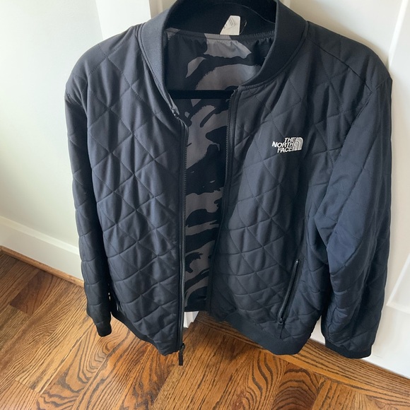 The North Face Men's Black Quilted Jacket. Reversible. - Picture 3 of 7